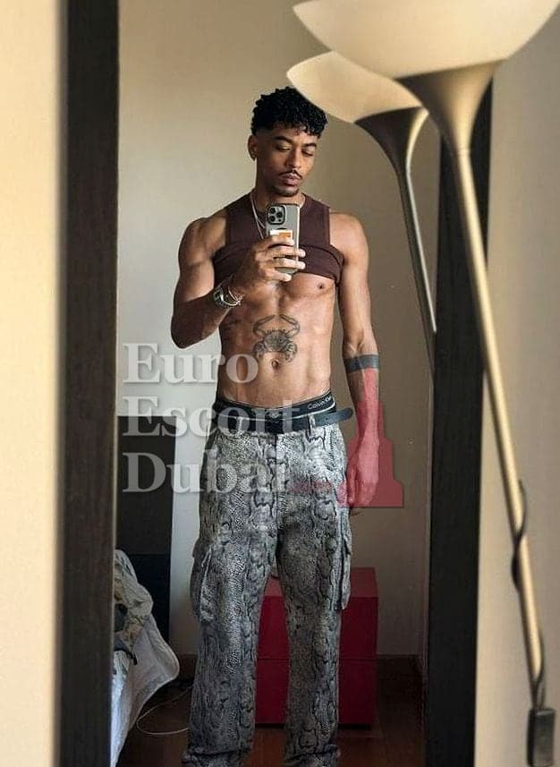 Matt, 25, escort in Dubai — 190 cm, black hair (photo 8 of 13)