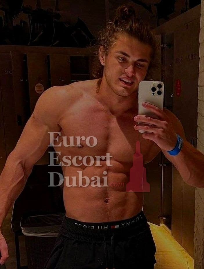 Dmitri, 25, escort in Dubai — 182 cm, brown hair (photo 6 of 13)