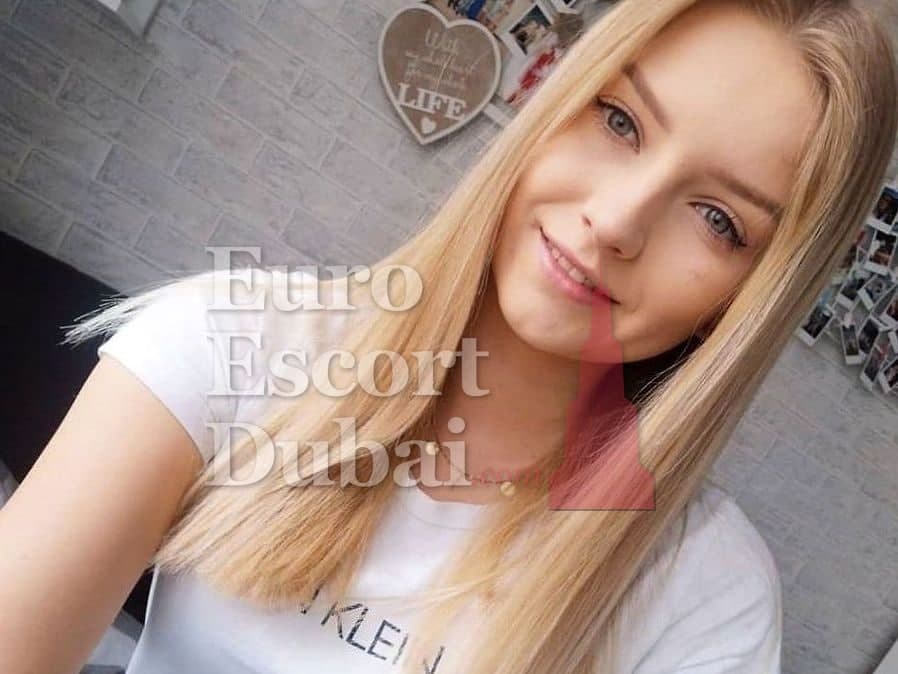 Ozge, 22, escort in Dubai — blonde hair, Turkish (photo 4 of 6)
