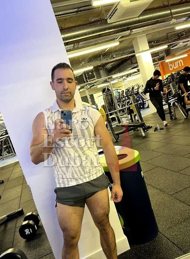 Theo, 36, escort in Dubai — 173 cm, black hair (photo 4 of 13)