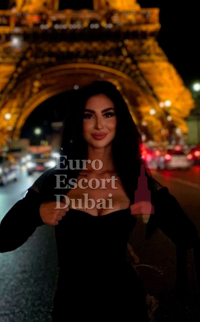 Hollie, 25, escort in Dubai — black hair, 170 cm (photo 5 of 7)