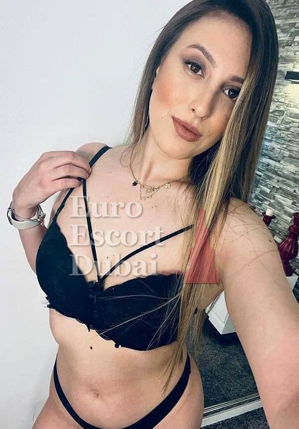 Anja, 25, escort in Al Ain — brown hair, Danish (photo 10 of 10)