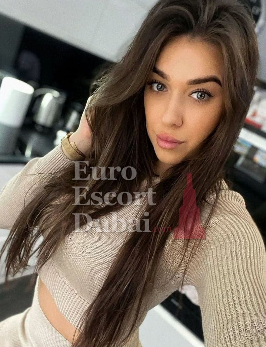 Gamze, 22, escort in Dubai — brown hair, Turkish (photo 1 of 6)