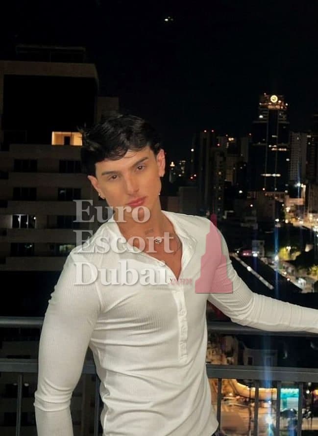 Carlos, 20, escort in Abu Dhabi — 180 cm, black hair (photo 4 of 13)