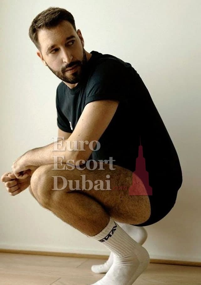 Bradley, 35, escort in Abu Dhabi — 175 cm, black hair (photo 6 of 12)