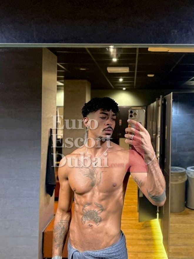 Matt, 25, escort in Dubai — black hair, 190 cm (photo 5 of 13)