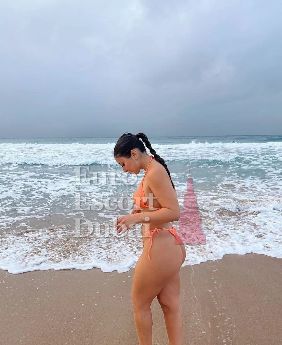 Anneliese, 29, escort in Dubai — blonde hair, 160 cm (photo 3 of 7)