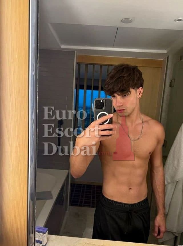 Hamdan, 22, escort in Dubai — black hair, 188 cm (photo 1 of 13)