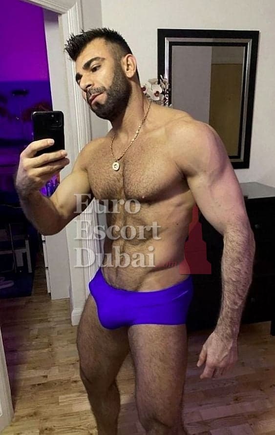 Thiago, 36, escort in Sharjah — black hair, 180 cm (photo 9 of 13)