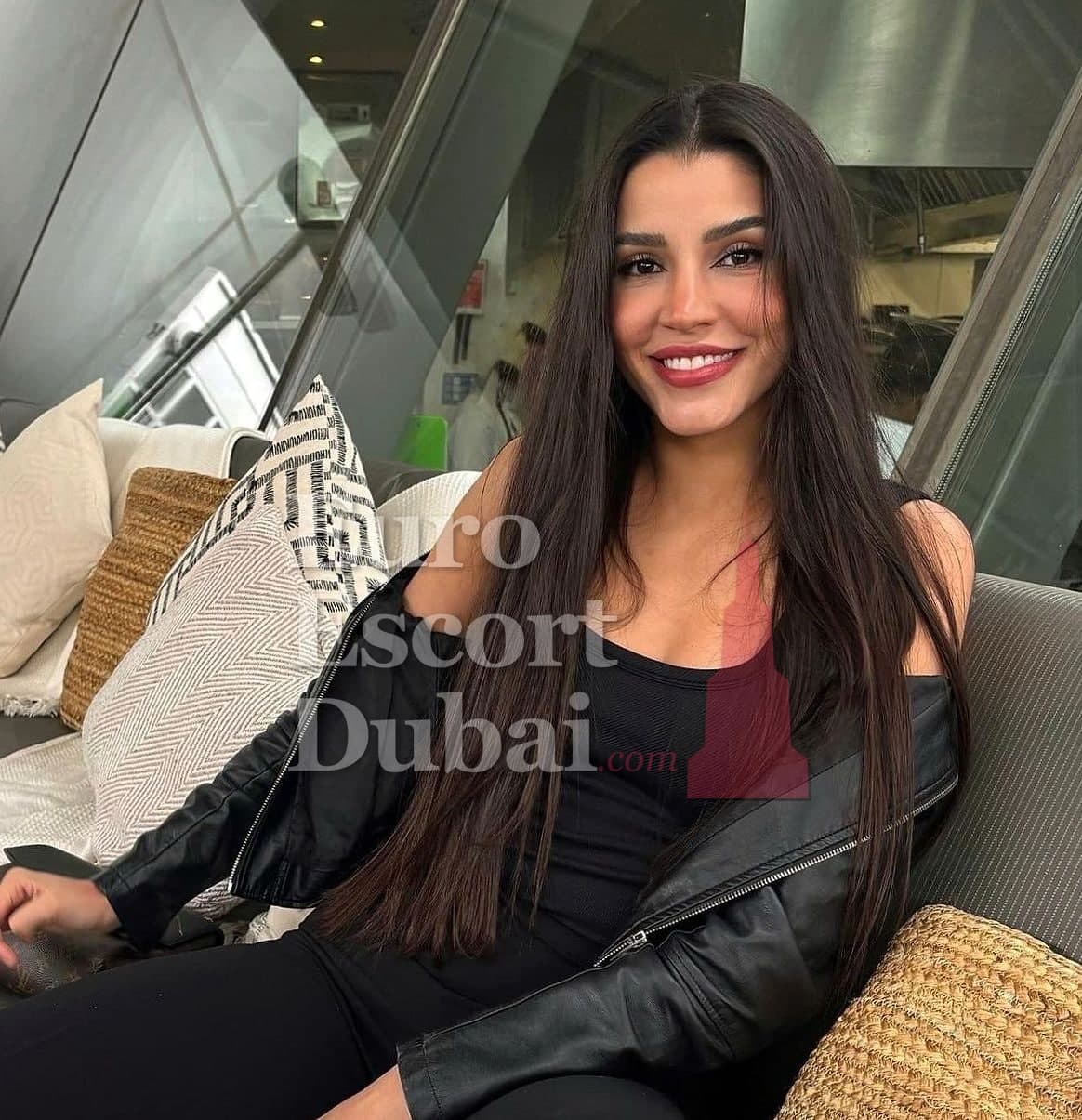 Jolina, 28, escort in Dubai — brown hair, British (photo 7 of 10)