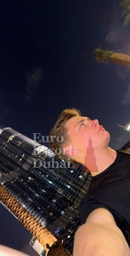 Evan, 18, escort in Dubai — brown hair, 185 cm (photo 7 of 13)