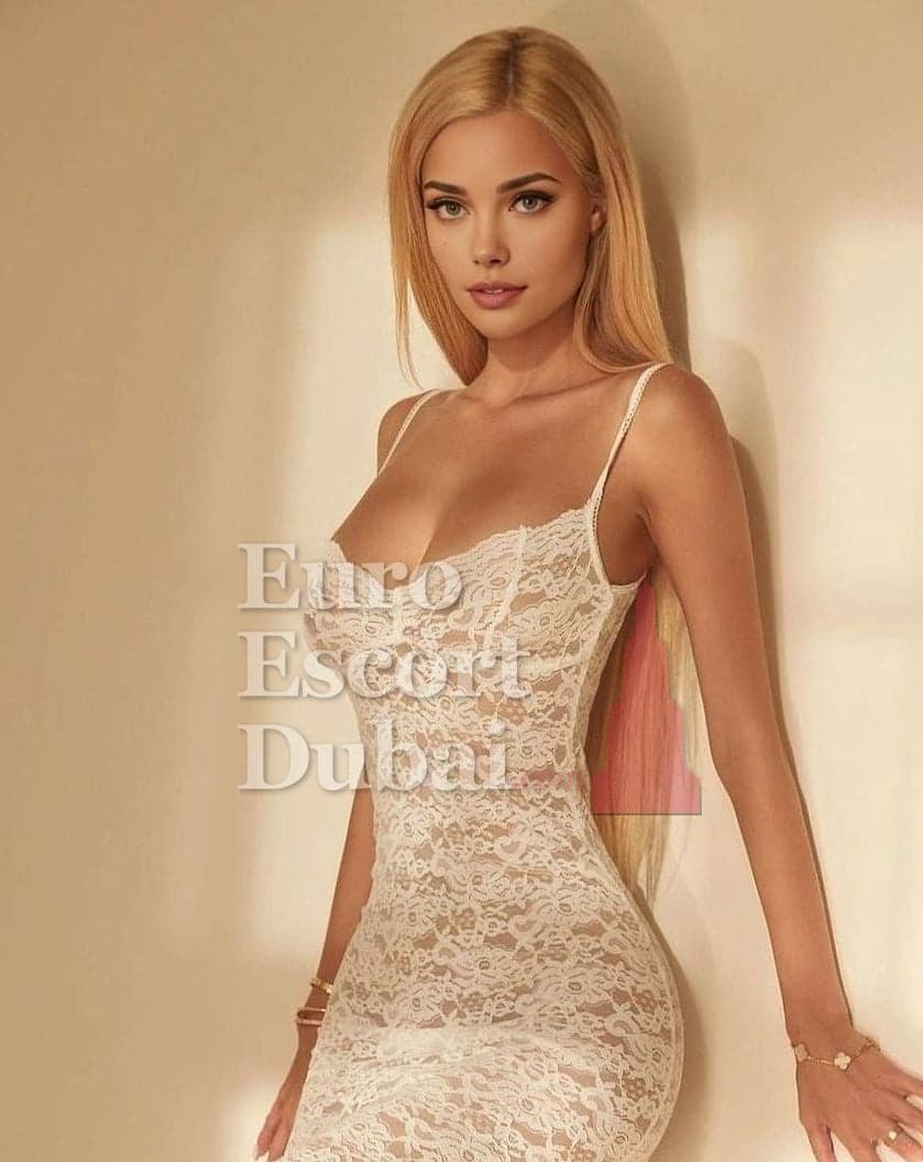 Lily, 25, escort in Dubai — blonde hair, 170 cm (photo 5 of 10)