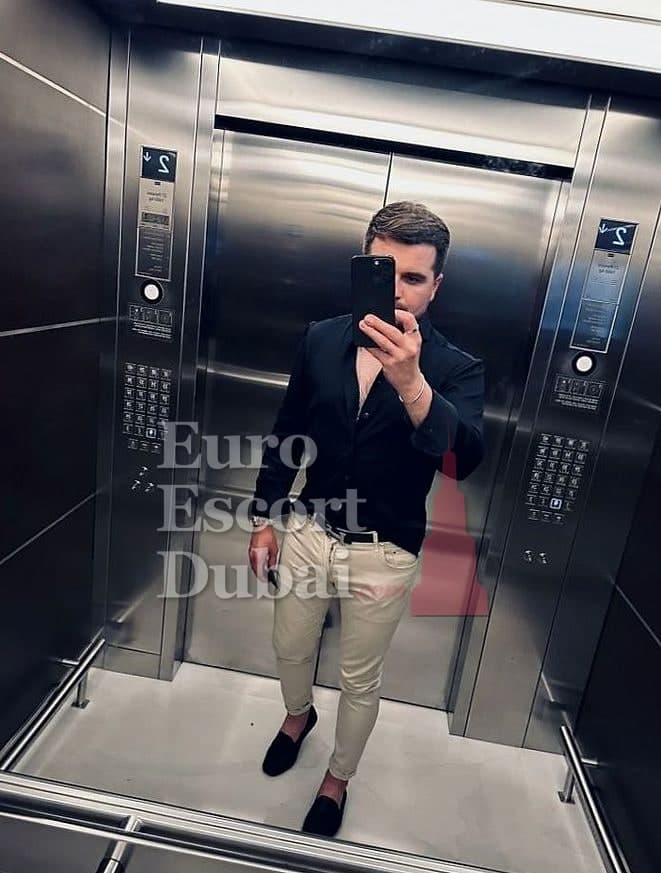 Jordan, 29, escort in Abu Dhabi — 180 cm, black hair (photo 8 of 13)