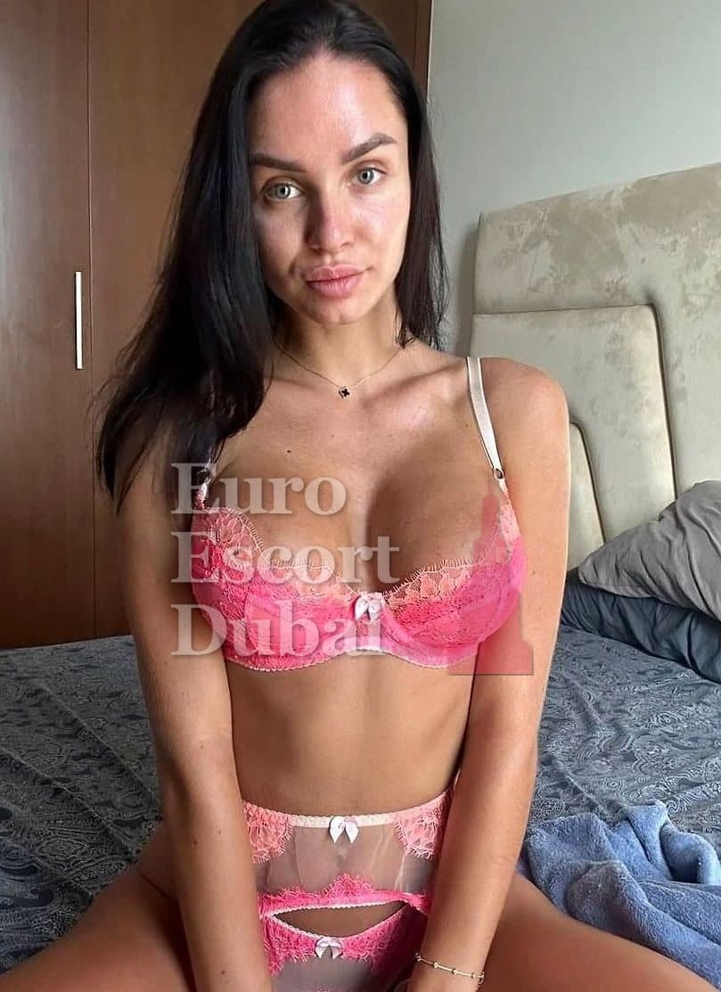 Brianna, 27, escort in Al Ain — black hair, Austrian (photo 1 of 6)