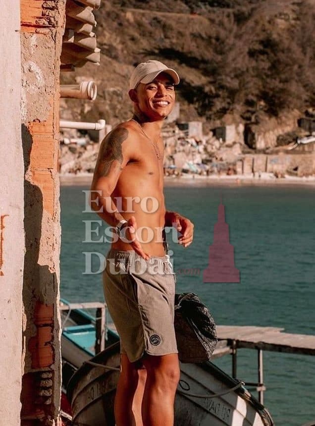 Jun, 22, escort in Dubai — black hair, 170 cm (photo 7 of 7)