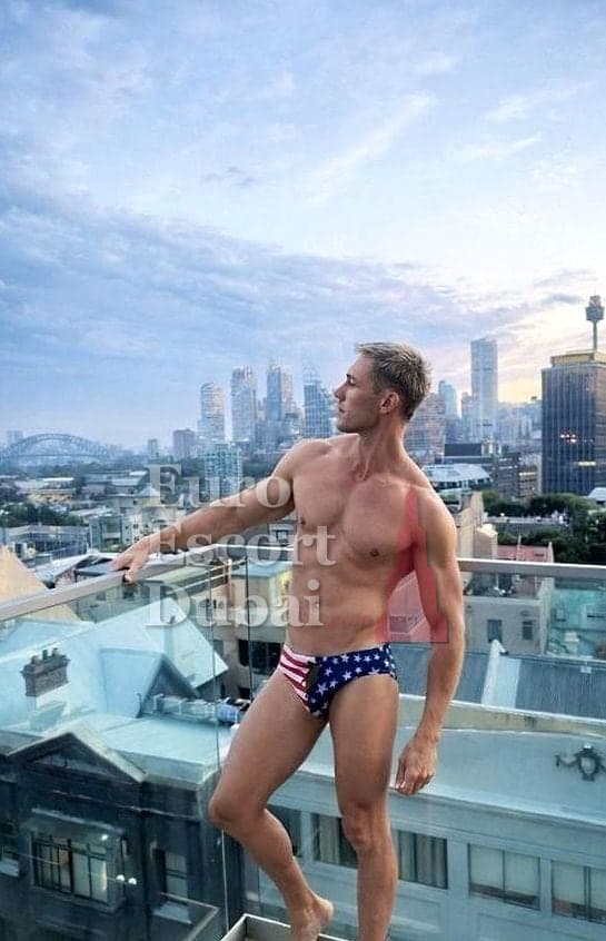 Dylan, 28, escort in Ras Al Khaimah — 183 cm, brown hair (photo 2 of 7)
