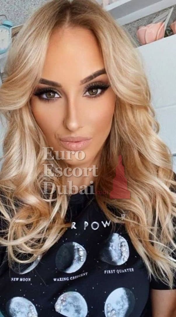 Trinity, 31, escort in Dubai — 171 cm, blonde hair (photo 2 of 5)