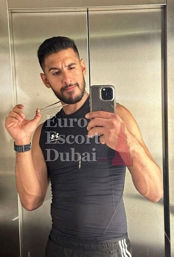 Bilal, 29, escort in Dubai — black hair, 185 cm (photo 11 of 13)