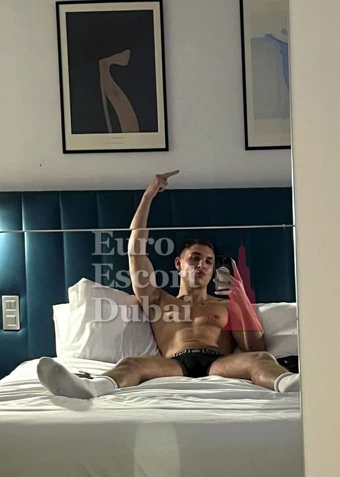 Hassan, 26, escort in Dubai — 188 cm, brown hair (photo 4 of 11)