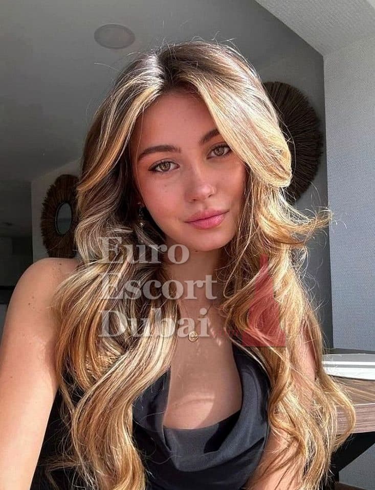 Tessa, 20, escort in Dubai — 168 cm, brown hair (photo 3 of 6)
