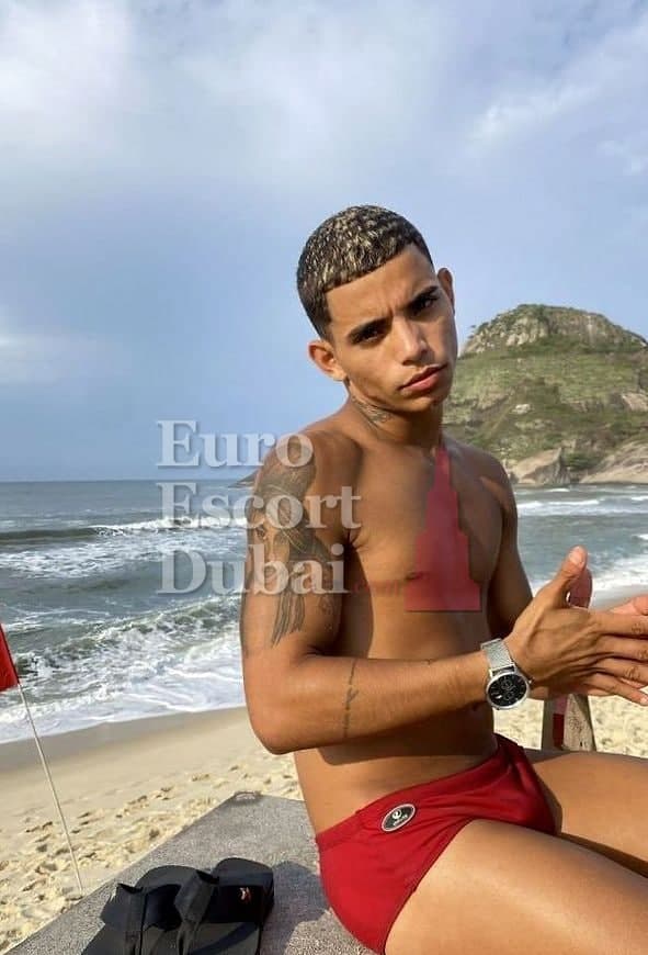 Jun, 22, escort in Dubai — 170 cm, black hair (photo 6 of 7)