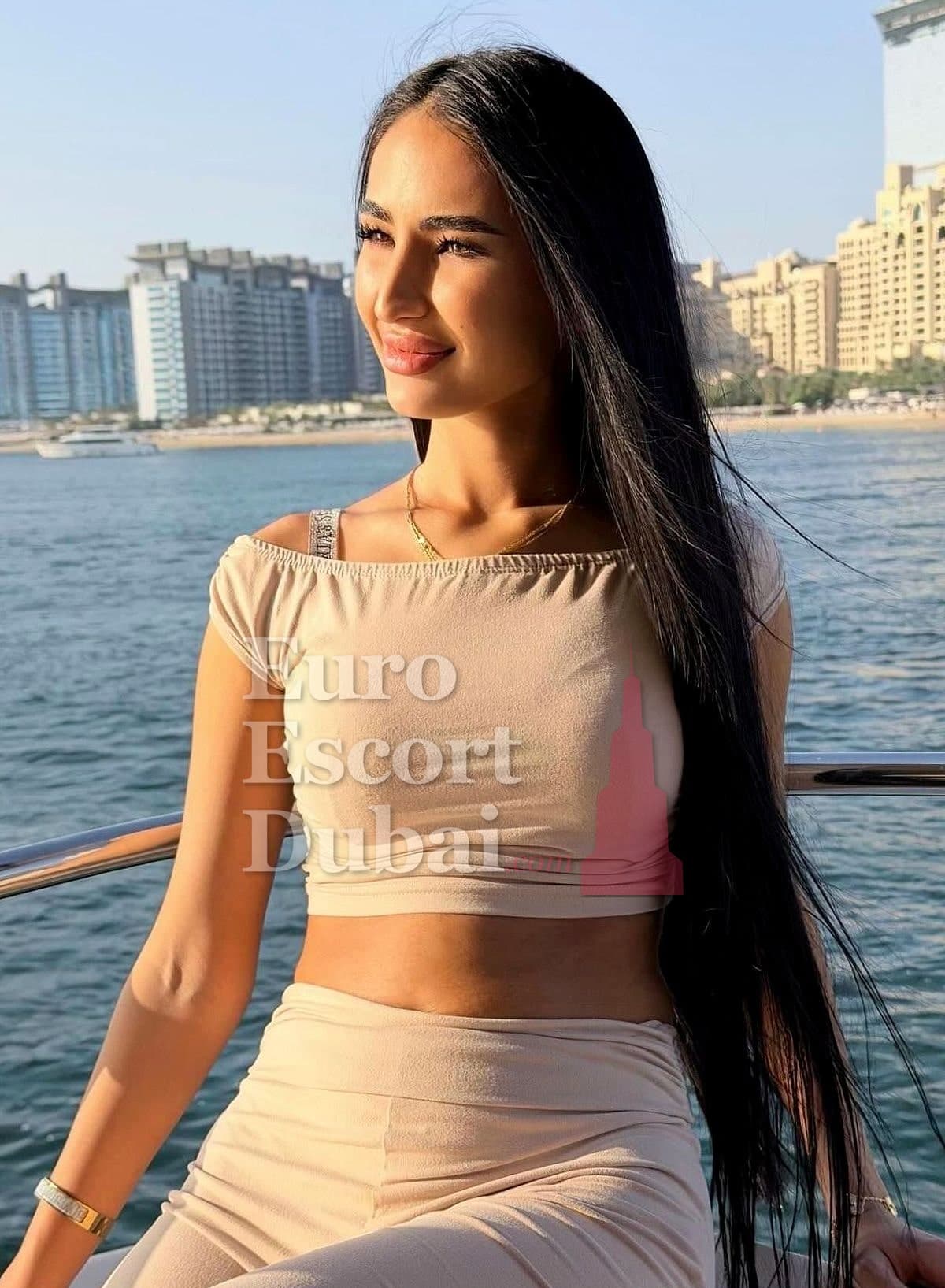 Shahnoza, 24, escort in Dubai — 166 cm, black hair (photo 6 of 13)