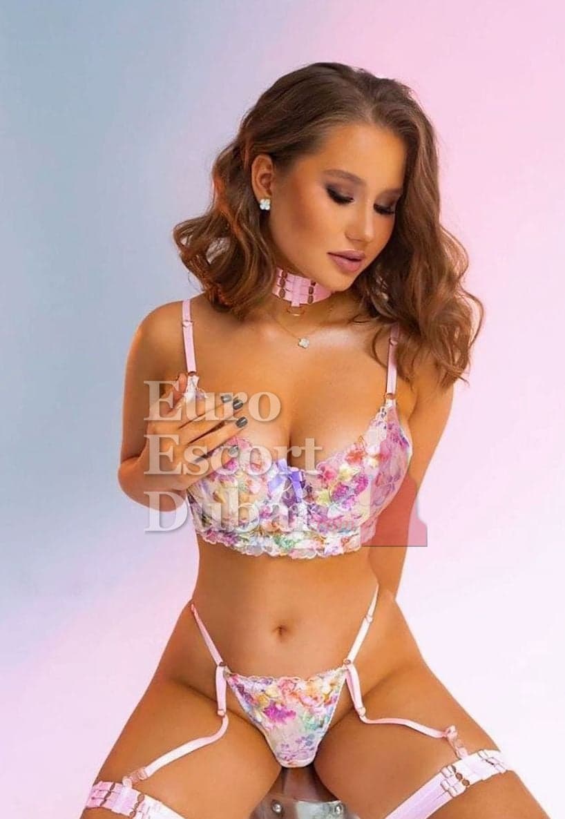 Maysa, 29, escort in Dubai — brown hair, Emirati (photo 4 of 10)