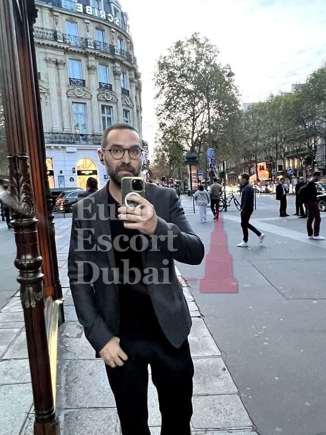 Jonas, 38, escort in Dubai — black hair, 180 cm (photo 3 of 7)
