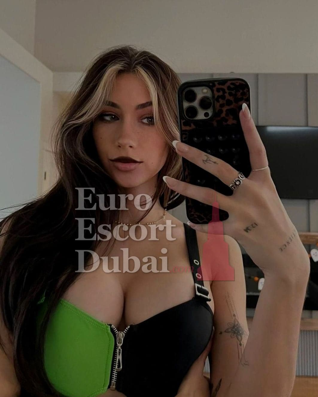 June, 28, escort in Abu Dhabi — brown hair, 177 cm (photo 1 of 4)