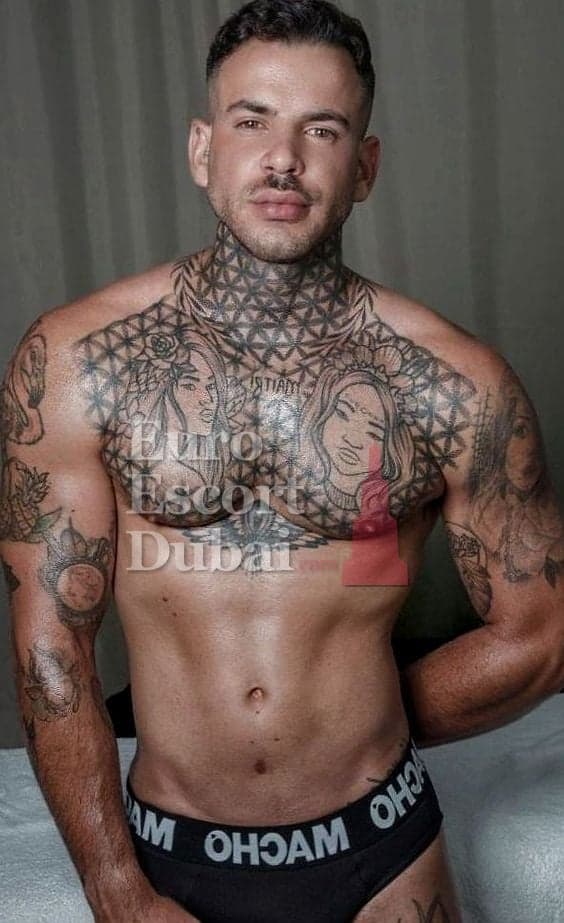 Cole, 31, escort in Dubai — 175 cm, brown hair (photo 2 of 8)