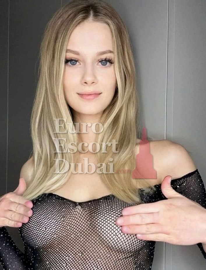 Burcu, 24, escort in Dubai — French, 170 cm (photo 5 of 6)