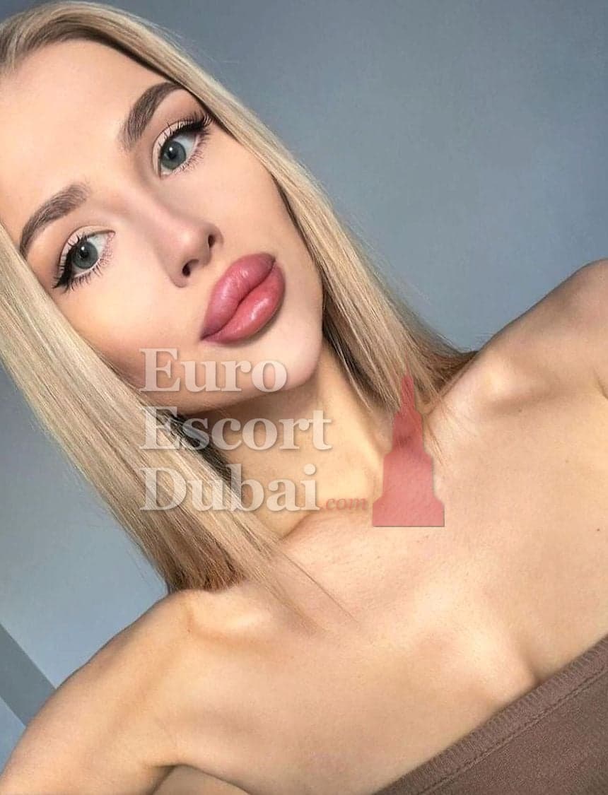 Maelle, 23, escort in Dubai — 170 cm, blonde hair (photo 8 of 10)