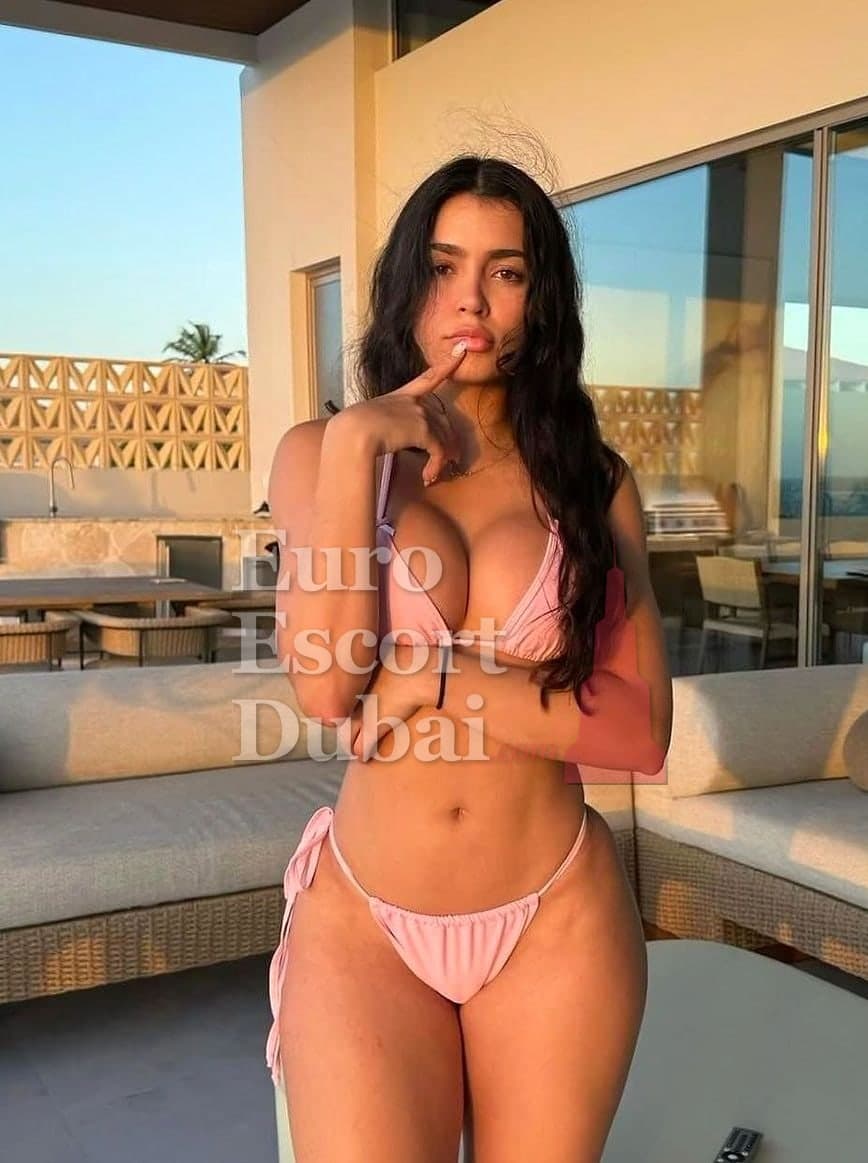 Rania, 23, escort in Dubai — 168 cm, black hair (photo 3 of 7)
