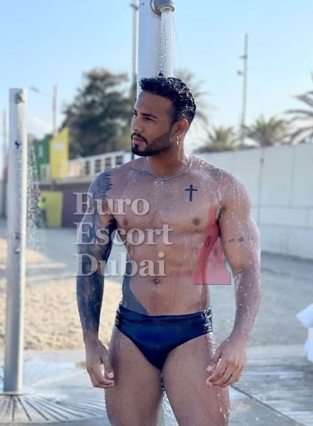 Rhys, 28, escort in Dubai — black hair, 183 cm (photo 5 of 9)