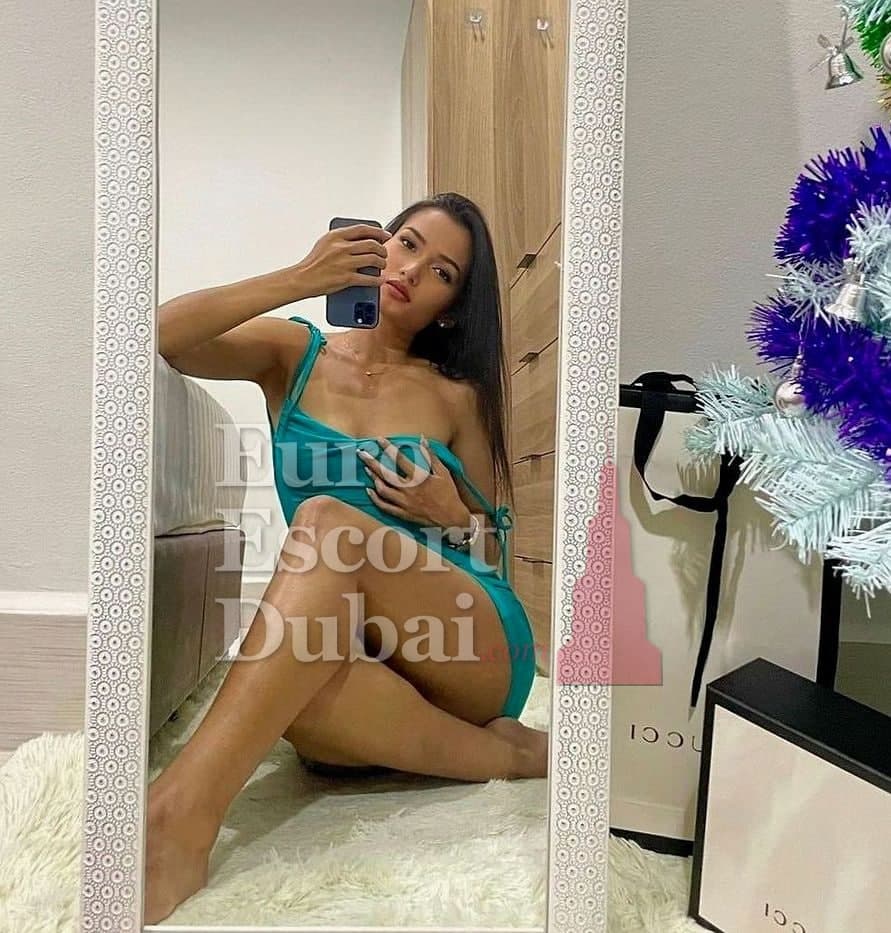Corinne, 25, escort in Abu Dhabi — black hair, 170 cm (photo 7 of 10)