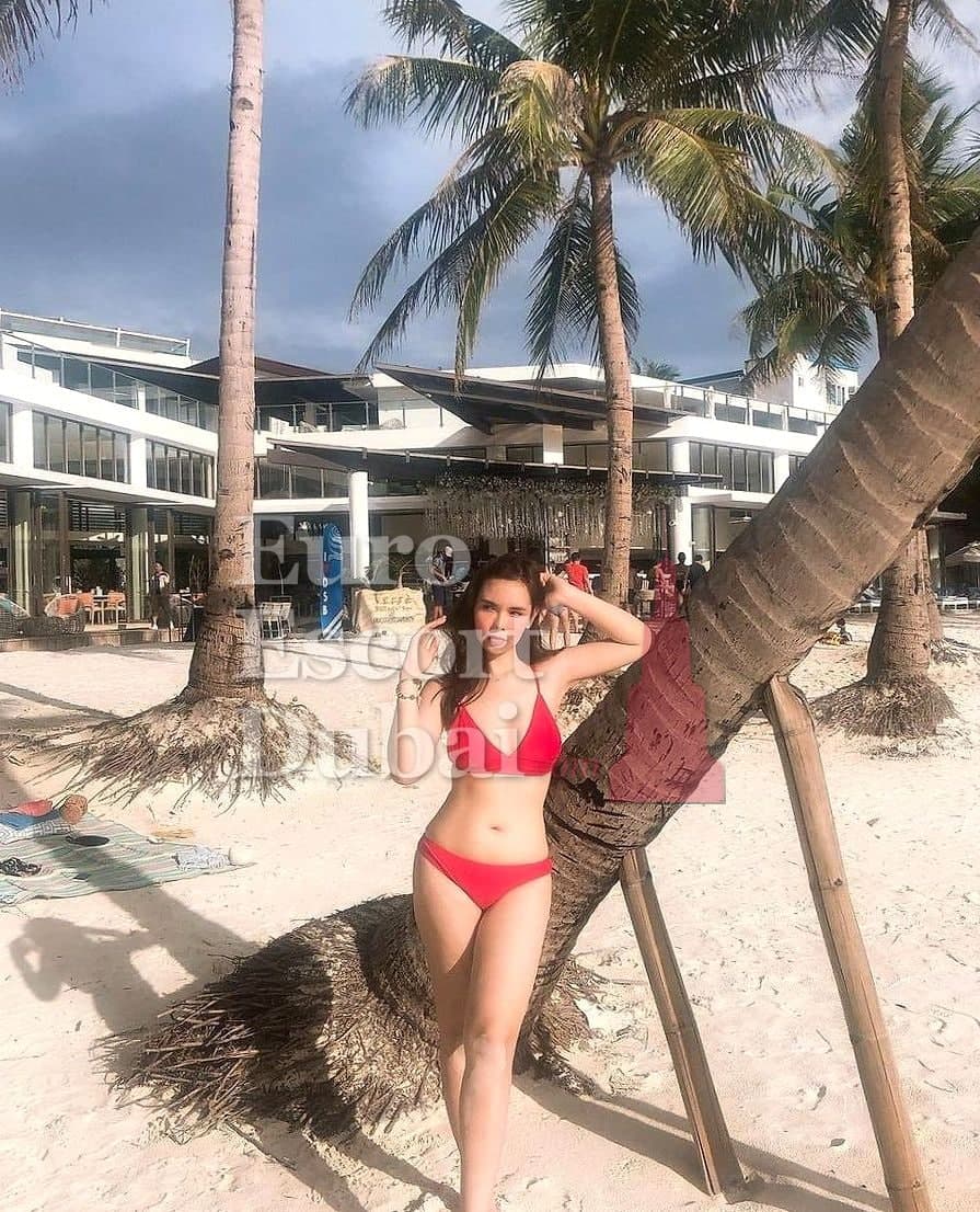 Dalia, 30, escort in Abu Dhabi — brown hair, Emirati (photo 7 of 7)