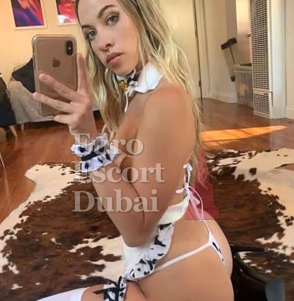 Malin, 28, escort in Dubai — black hair, American (photo 1 of 4)
