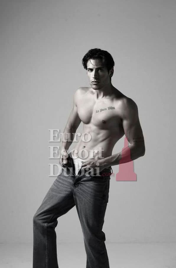 Sebastian, 26, escort in Ajman — 188 cm, black hair (photo 4 of 12)