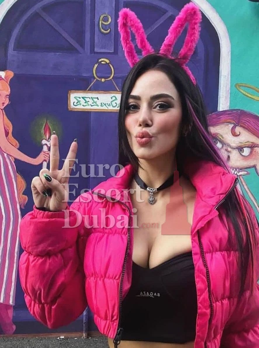 Yagmur, 22, escort in Dubai — brown hair, French (photo 1 of 6)