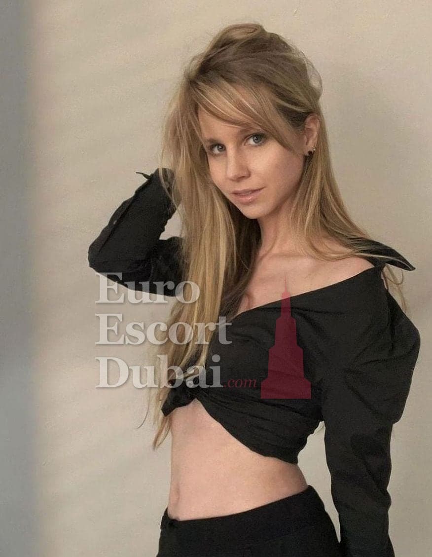 Imogen, 20, escort in Dubai — 168 cm, blonde hair (photo 6 of 6)