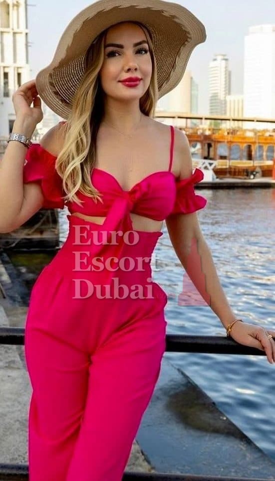 Lyubava, 32, escort in Dubai — 170 cm, blonde hair (photo 9 of 11)