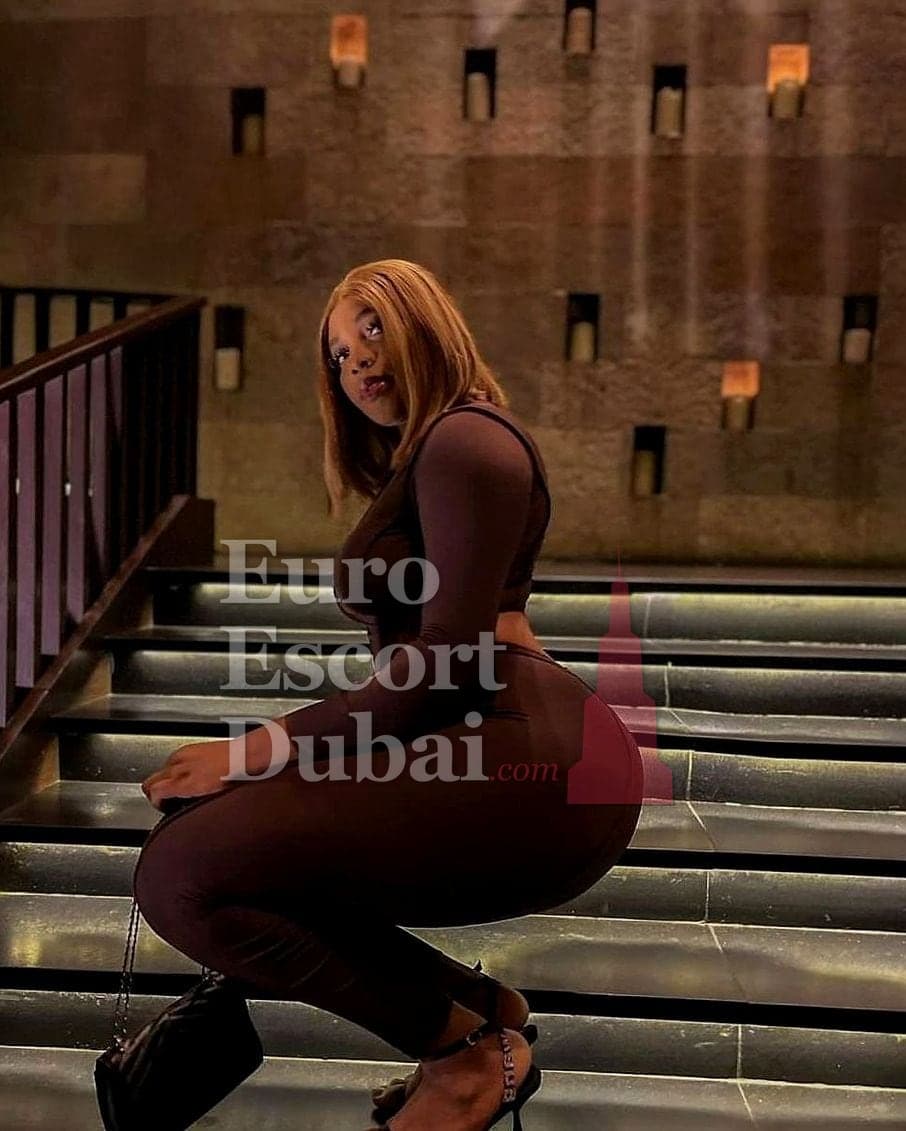 Karima, 30, escort in Dubai — blonde hair, Lebanese (photo 1 of 4)