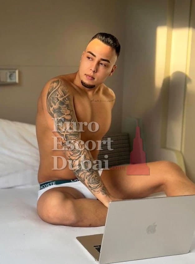 Arman, 25, escort in Dubai — 183 cm, black hair (photo 4 of 13)