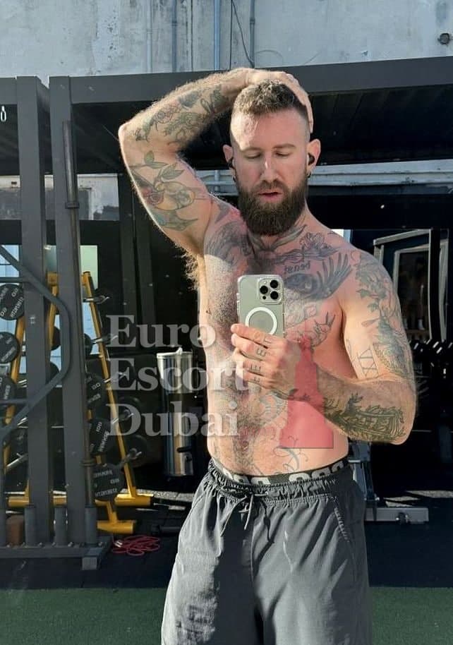 Victor, 36, escort in Abu Dhabi — 185 cm, brown hair (photo 12 of 13)