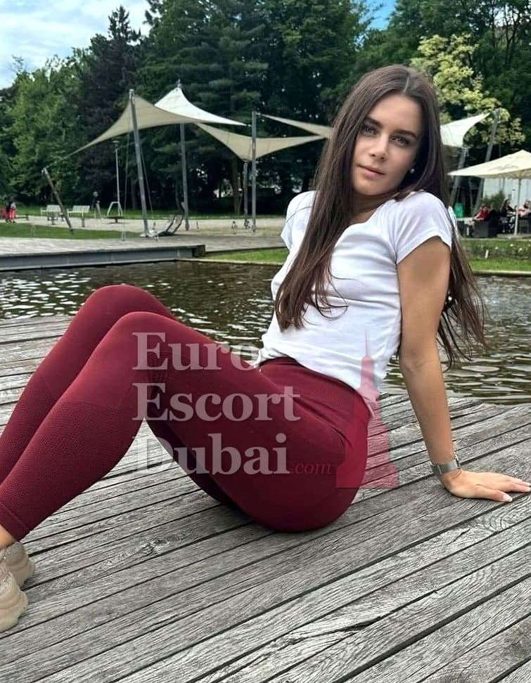 Elaina, 20, escort in Dubai — French, 168 cm (photo 5 of 6)