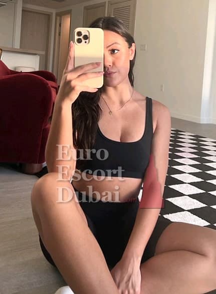 Jenny, 29, escort in Sharjah — black hair, Austrian (photo 1 of 4)
