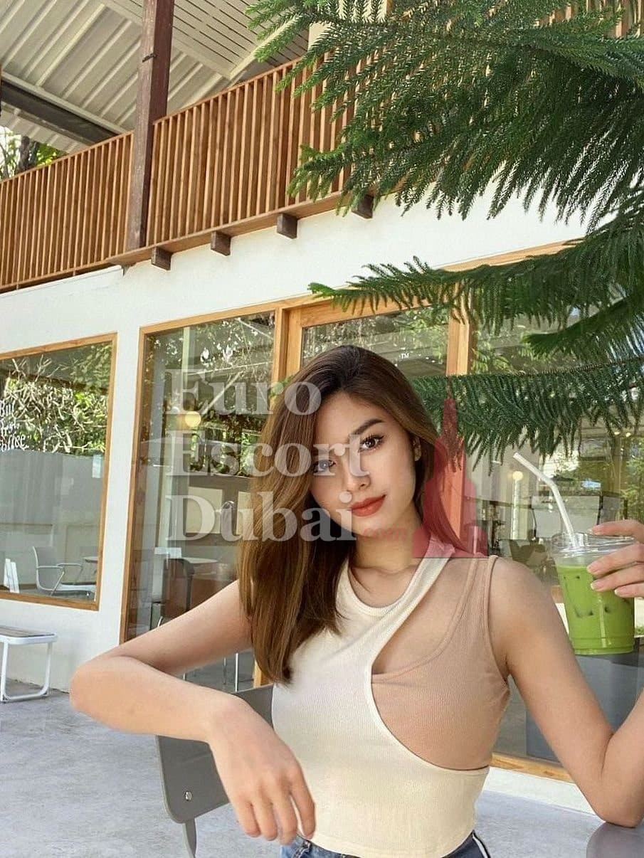 Jasmine, 26, escort in Dubai — 167 cm, black hair (photo 4 of 9)