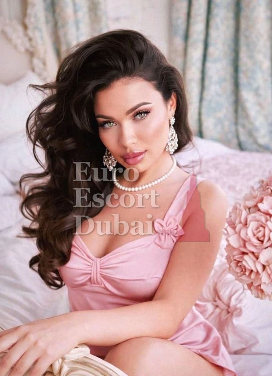 Kennedy, 23, escort in Dubai — black hair, 171 cm (photo 1 of 10)
