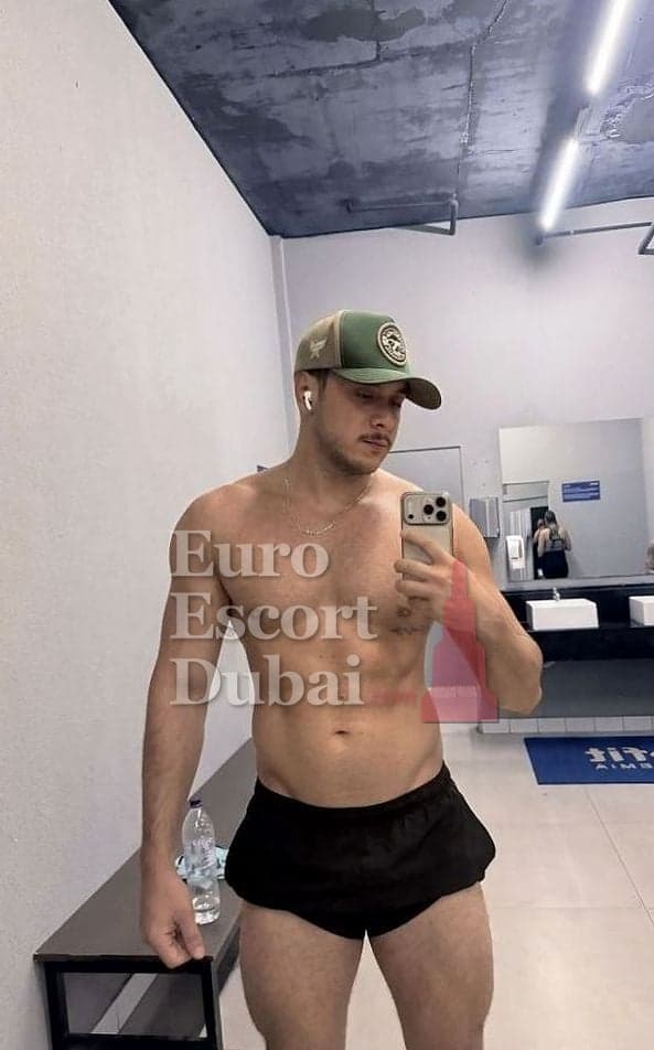 Ahmed, 28, escort in Dubai — black hair, 178 cm (photo 1 of 13)