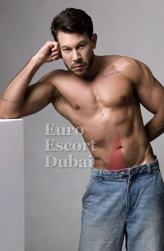 Chase, 29, escort in Dubai — brown hair, 180 cm (photo 5 of 13)